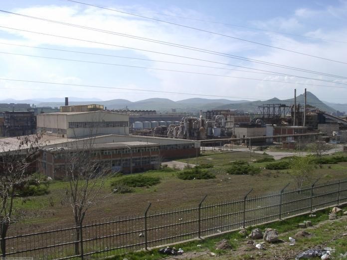 Një fakultet në një fabrikë të “vdekur”: një ndërlidhje që s’po funksionon