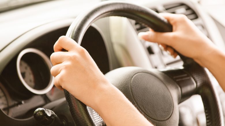 Instruktoret dëshmojnë se edhe vozitja po zhvishet nga paragjykimet gjinore