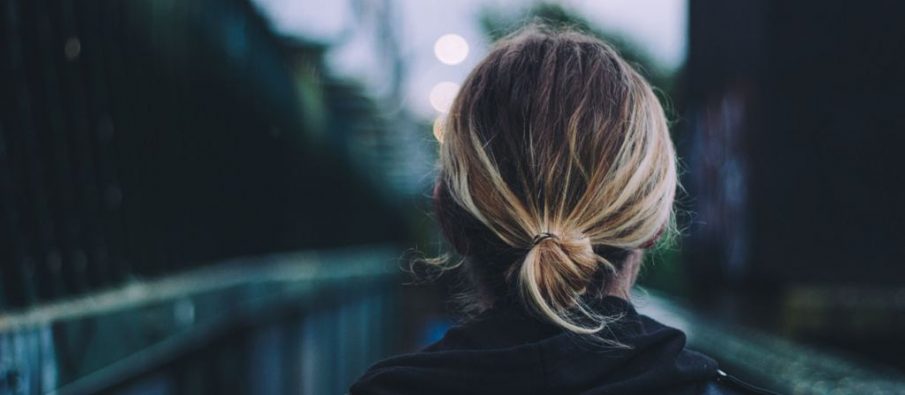 WMC_FBomb_woman_behind_Unsplash_12318-905×395