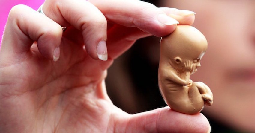 Aborti i vullnetshëm, “vrasje për një jetë të re”