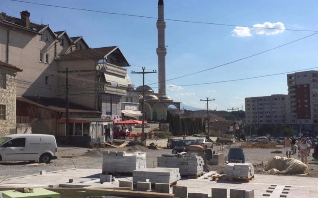 Ndërtimi i sheshit në Suharekë nxit reagime “pro et contra”