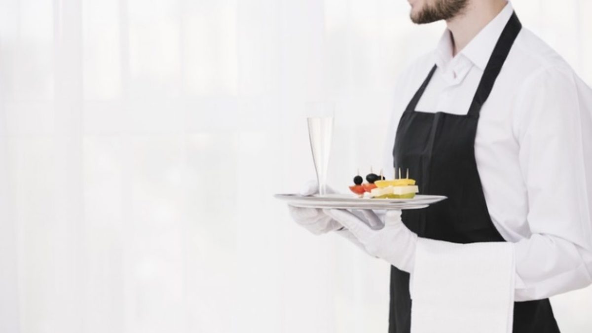 qualities-of-waiters-1280×720-1-scaled