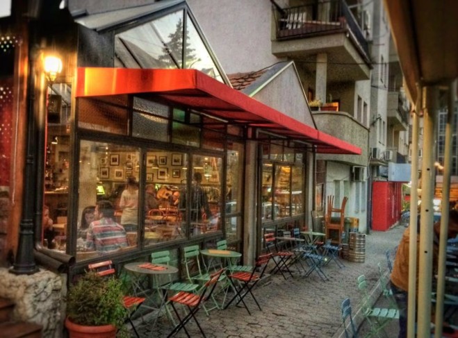Kohabitimi i alkoolit me dy kulturat në zemër të kryeqendrës