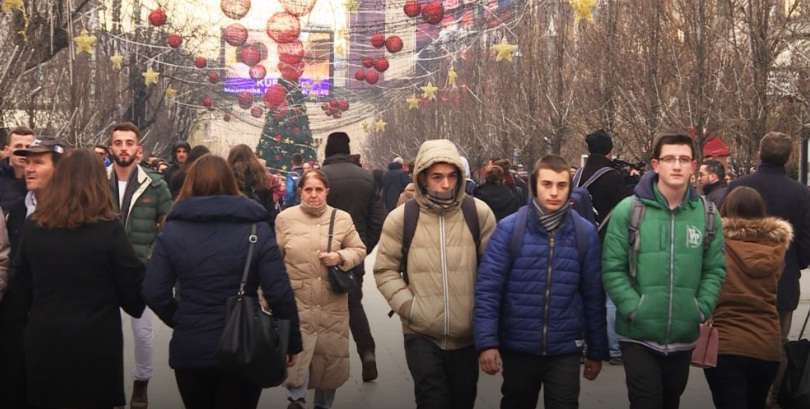 Thyerjet në shoqëri po orientojnë një pjesë të të rinjve nga feja