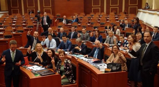 Zhveshja graduale nga paragjykimi se politika është vetëm “punë burrash”