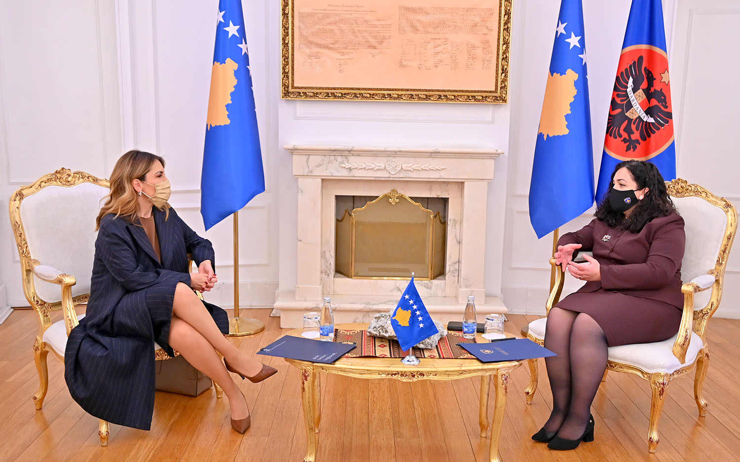 Vjosa Osmani-Majlinda Bregu