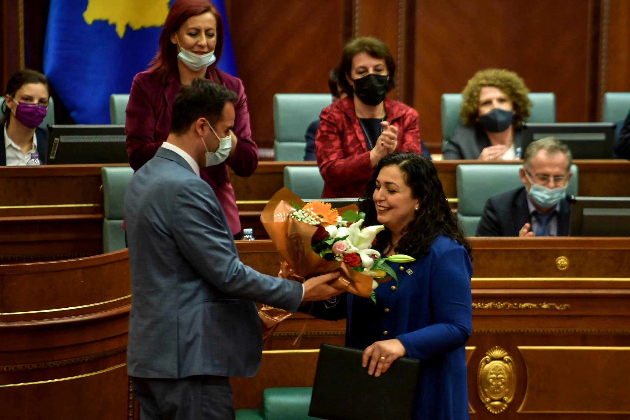 Vjosa Osmani presidente 4