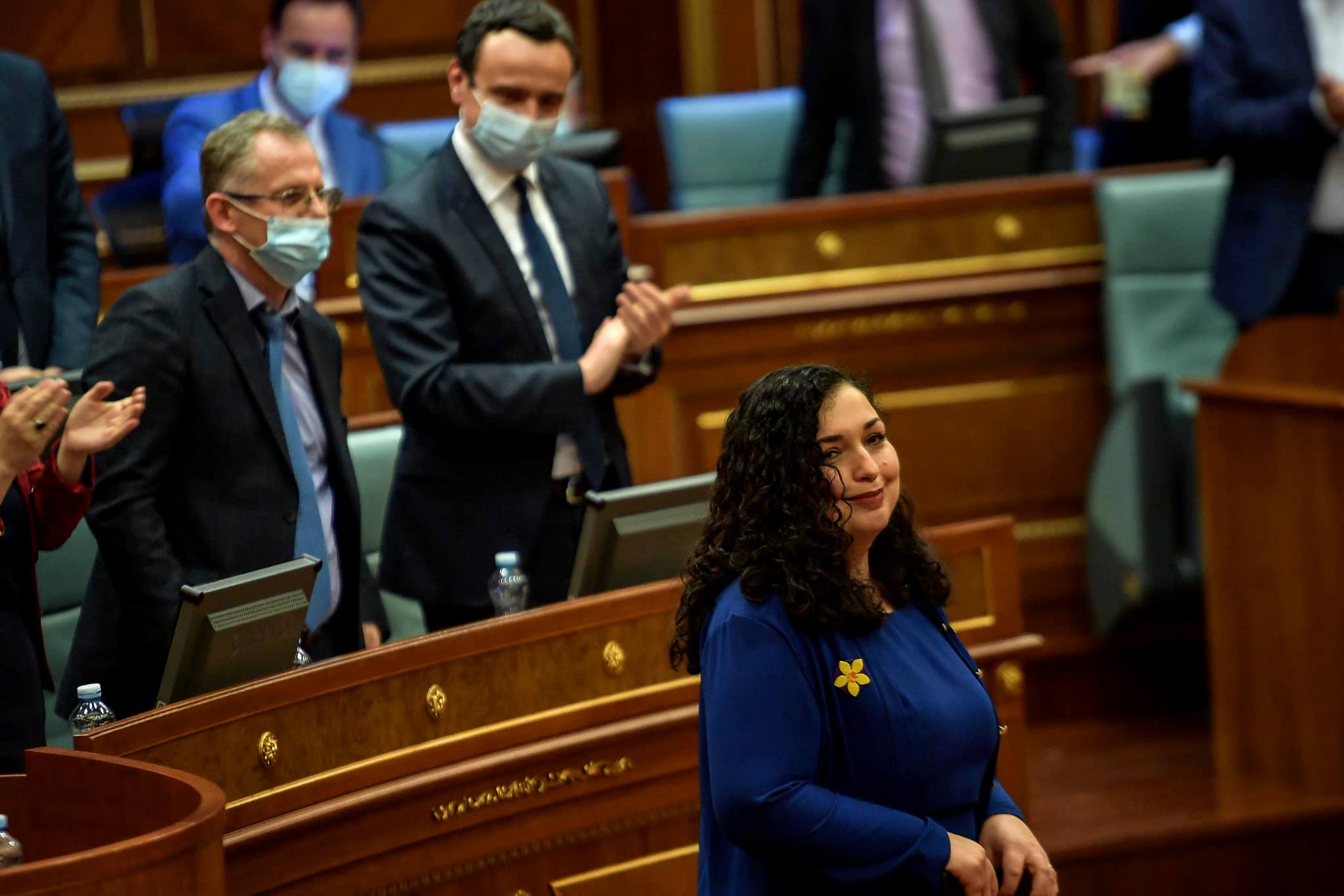 Vjosa Osmani presidente 6