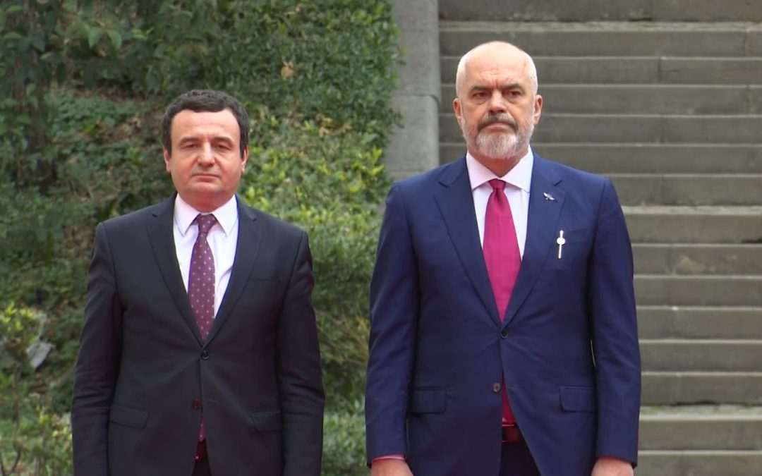 Kurti uron Ramën për fitoren, Kosova nuk mundet pa Shqipërinë e Shqipëria nuk mundet pa Kosovën