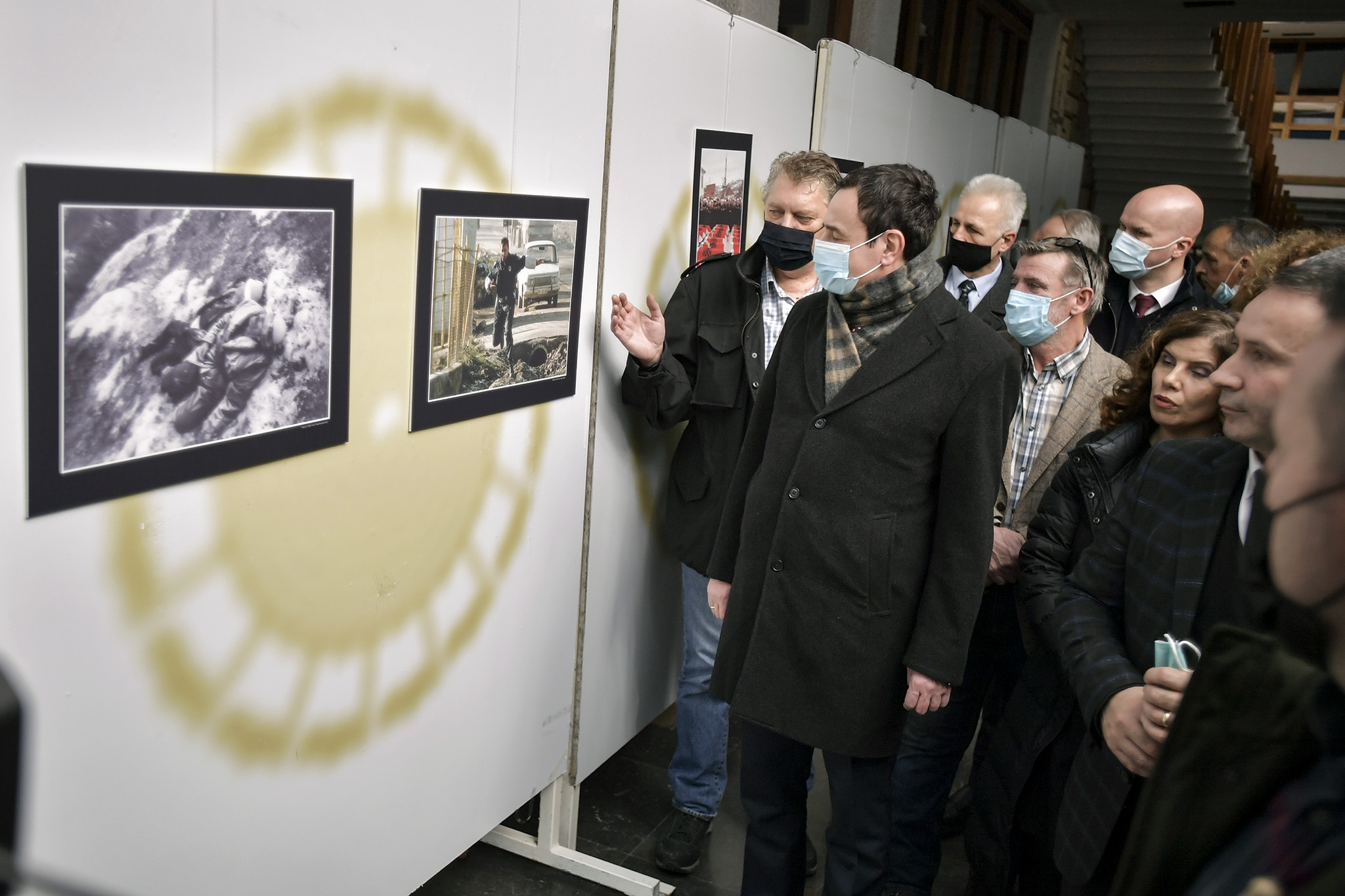 Albin Kurti-ekspozitës kolektive me fotografi të masakrës së Reçakut