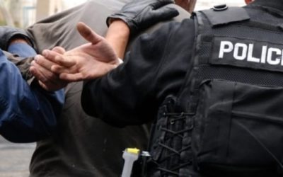 Policia arreston të dyshuarin për hedhje të granatës në tregun e Prizrenit, vazhdon kërkimi i personit të dytë