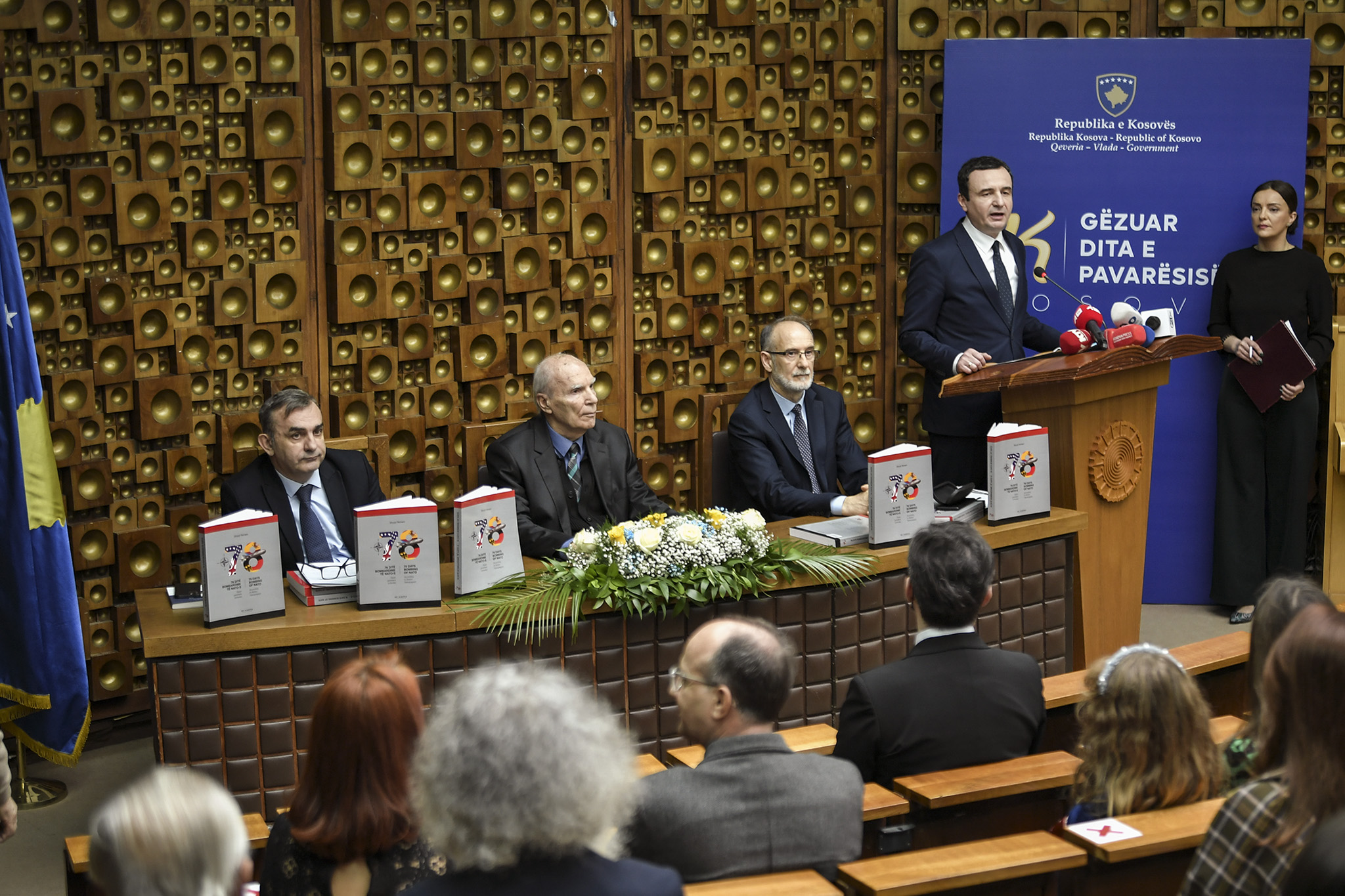 Albin Kurti në promovimin e librit “78 Ditë bombardime të NATO-s”