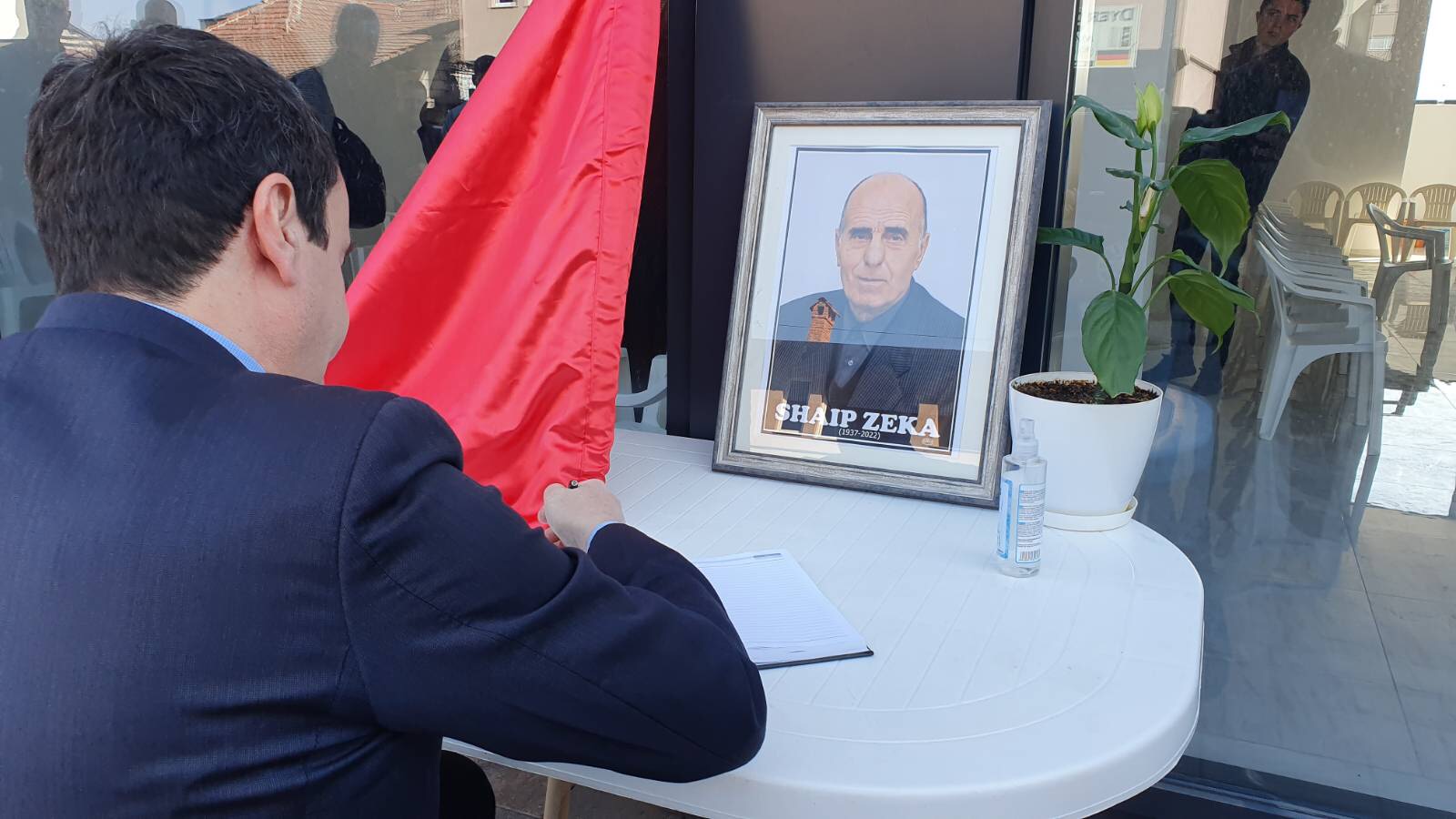 Albin Kurti- vdekjen e veprimtarit Shaip Zeka, vëllai i dëshmorit Kadri Zeka