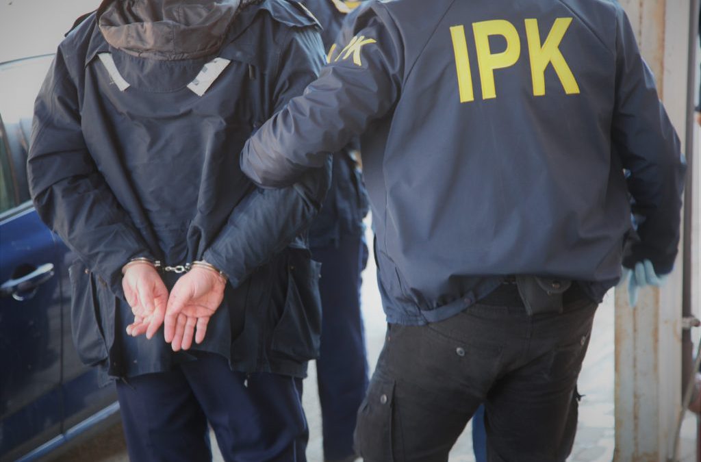 IPK arreston shtatë të dyshuar, një zyrtar policor dhe gjashtë qytetarë