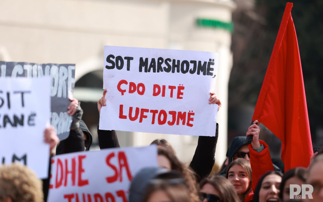 Marsh protestues, drejtësi për gratë e vrara dhe kundërshtim për patrirkalizmin e institucionalizuar