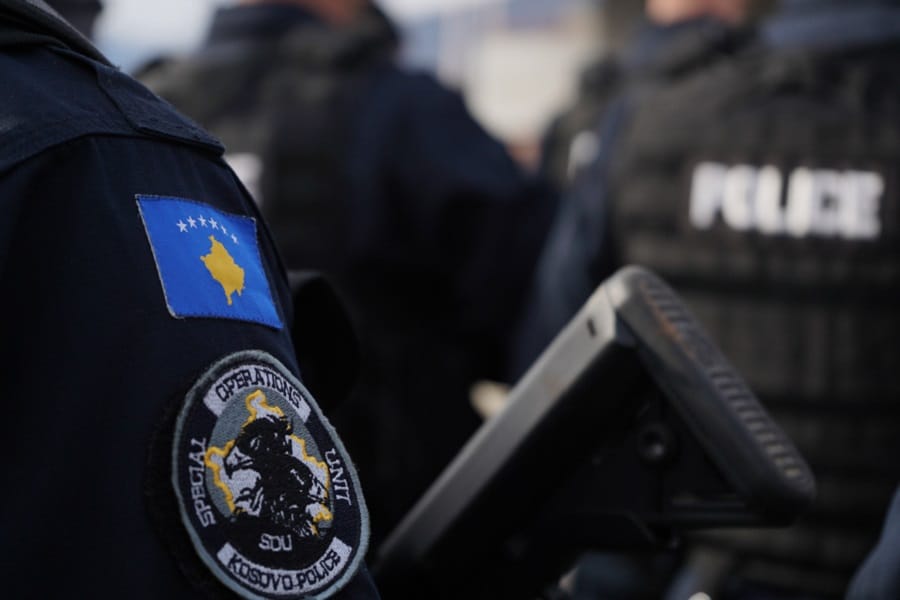 PK: Në Veri të Mitrovicës dëgjohen të shtëna me armë zjarri në drejtim të njësiteve policore, nuk ka të plagosur