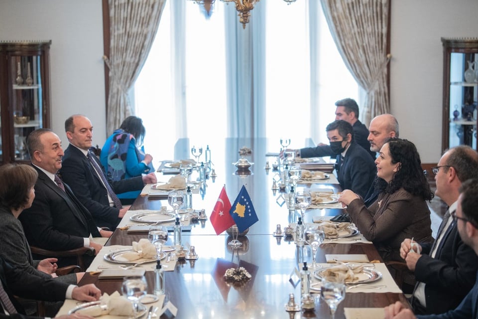 Vjosa Osmani-Mevlut Çavusoglu