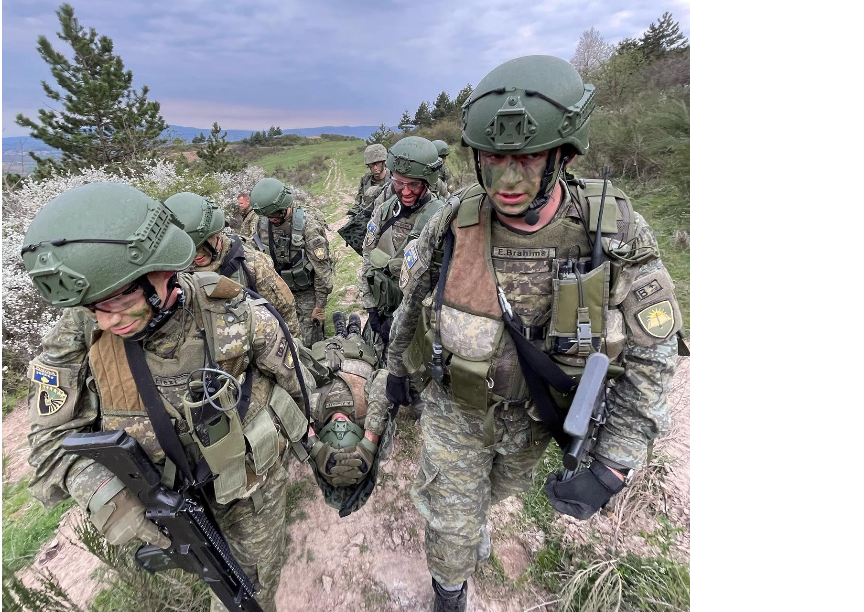 FSK-Kadetet -stërvitja fushoreeë koduar Gjithmonë Stoik
