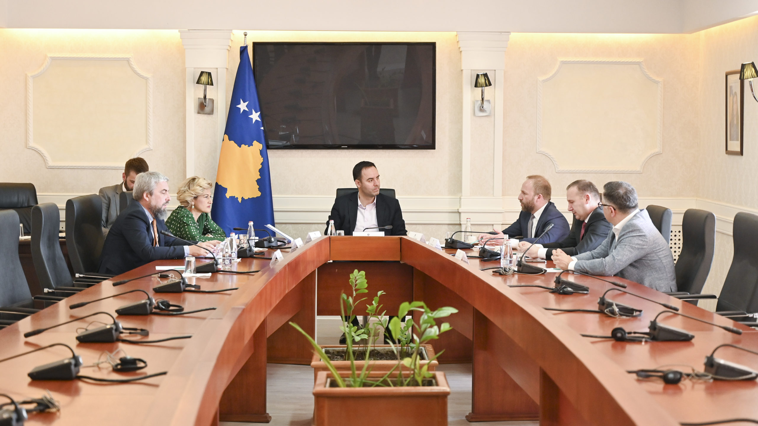 Glauk Konjufca-takimi për formimin e Komisionit ad-hoc për reformën zgjedhore