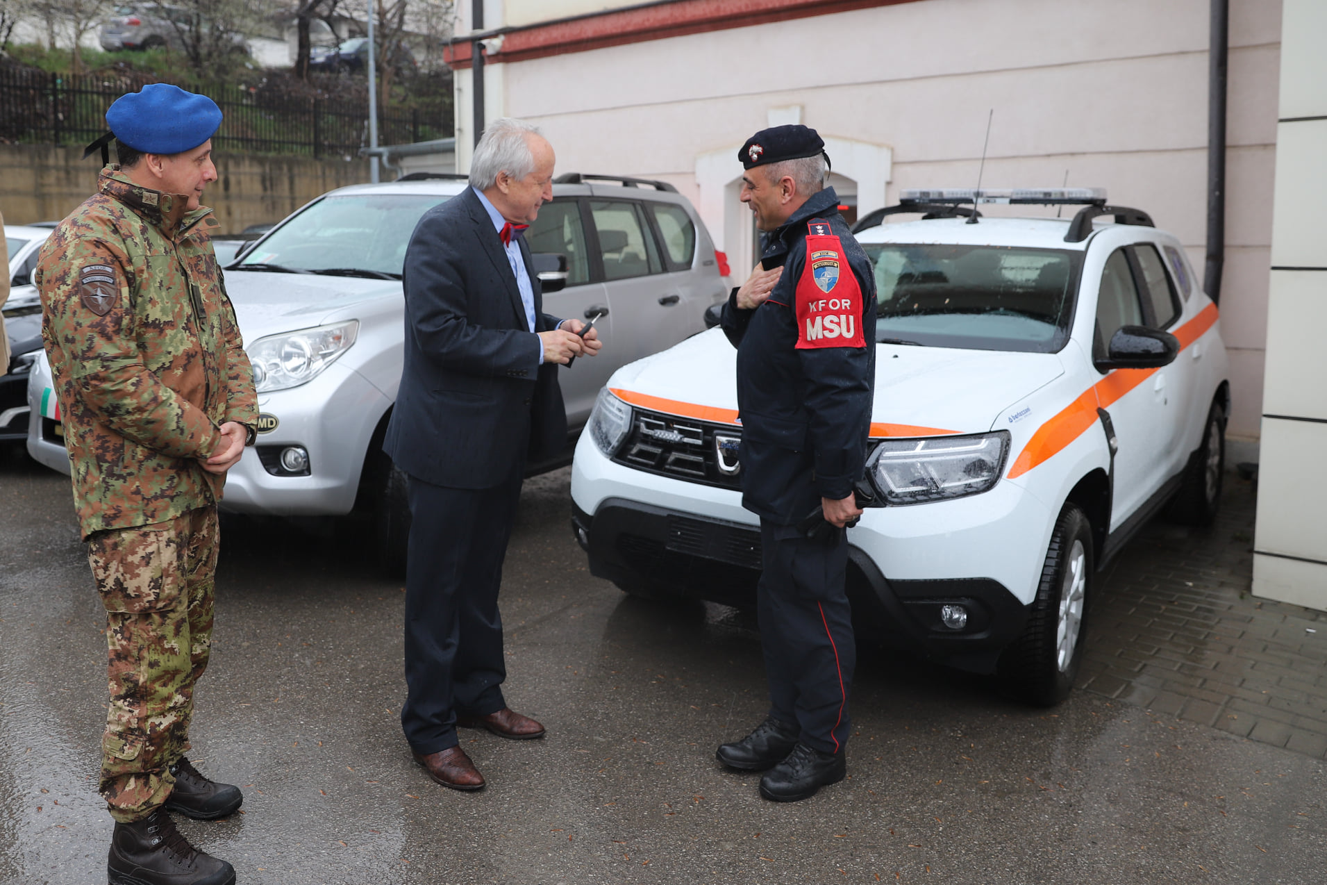 MSh pranon një automjet mjekësor nga KFOR-i italian