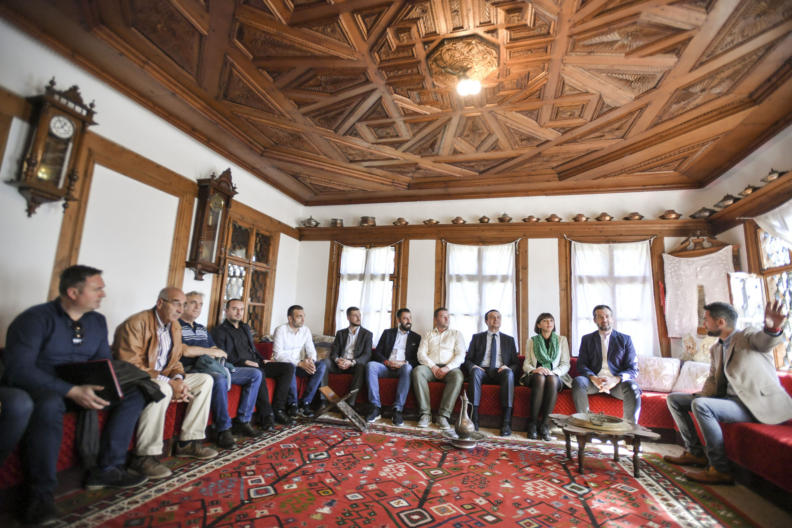 Albin Kurti viziton asetet e restauruara të trashëgimisë kulturore