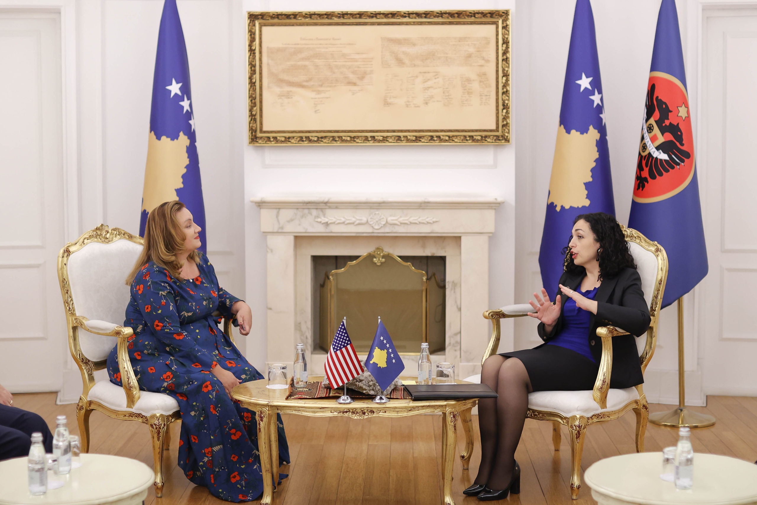 Vjosa Osmani-Katrina Fotovat