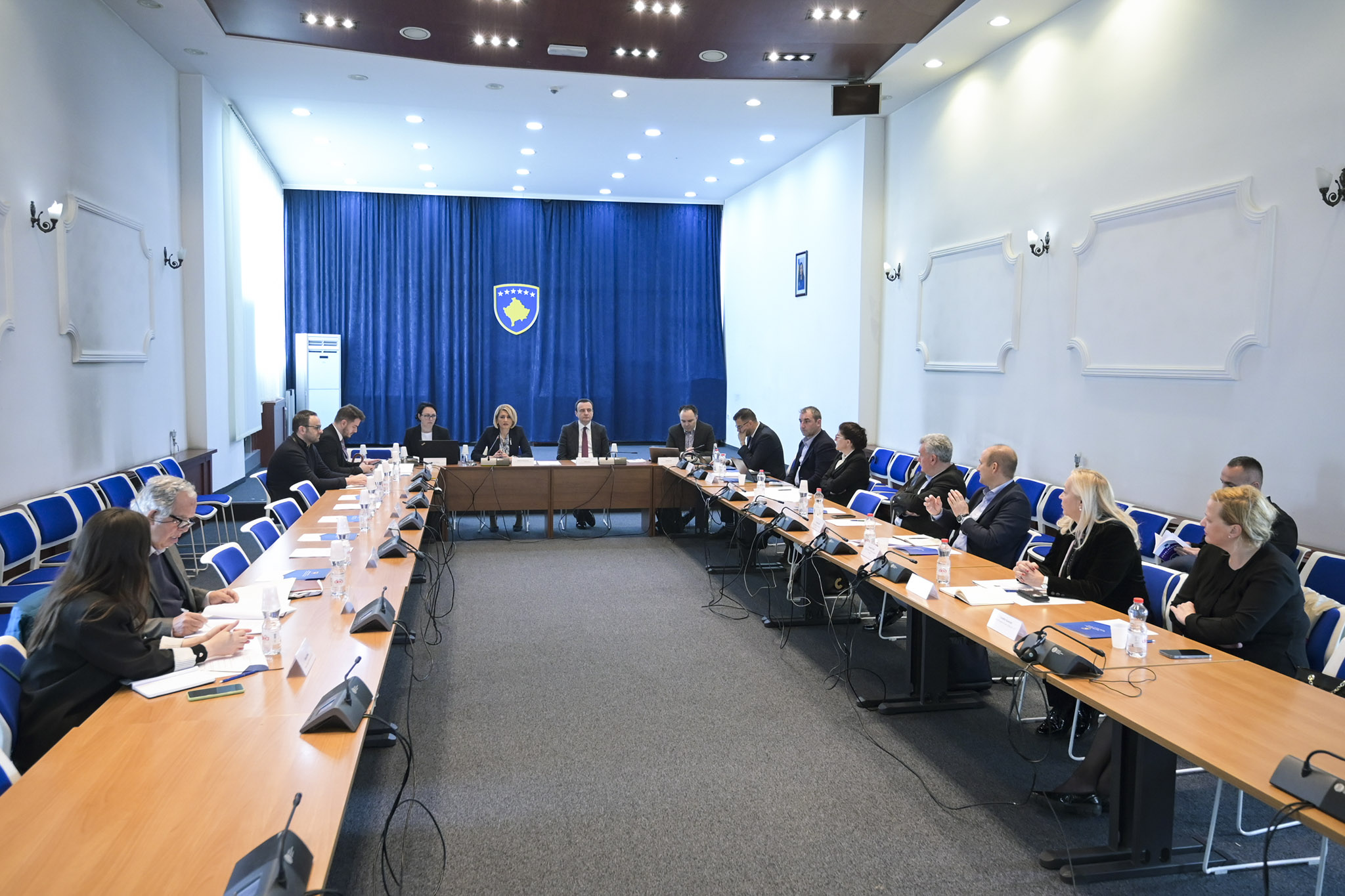 Albin Kurti merr pjesë në diskutimin për Fondin Sovran me përfaqësues të organizatave dhe bizneseve