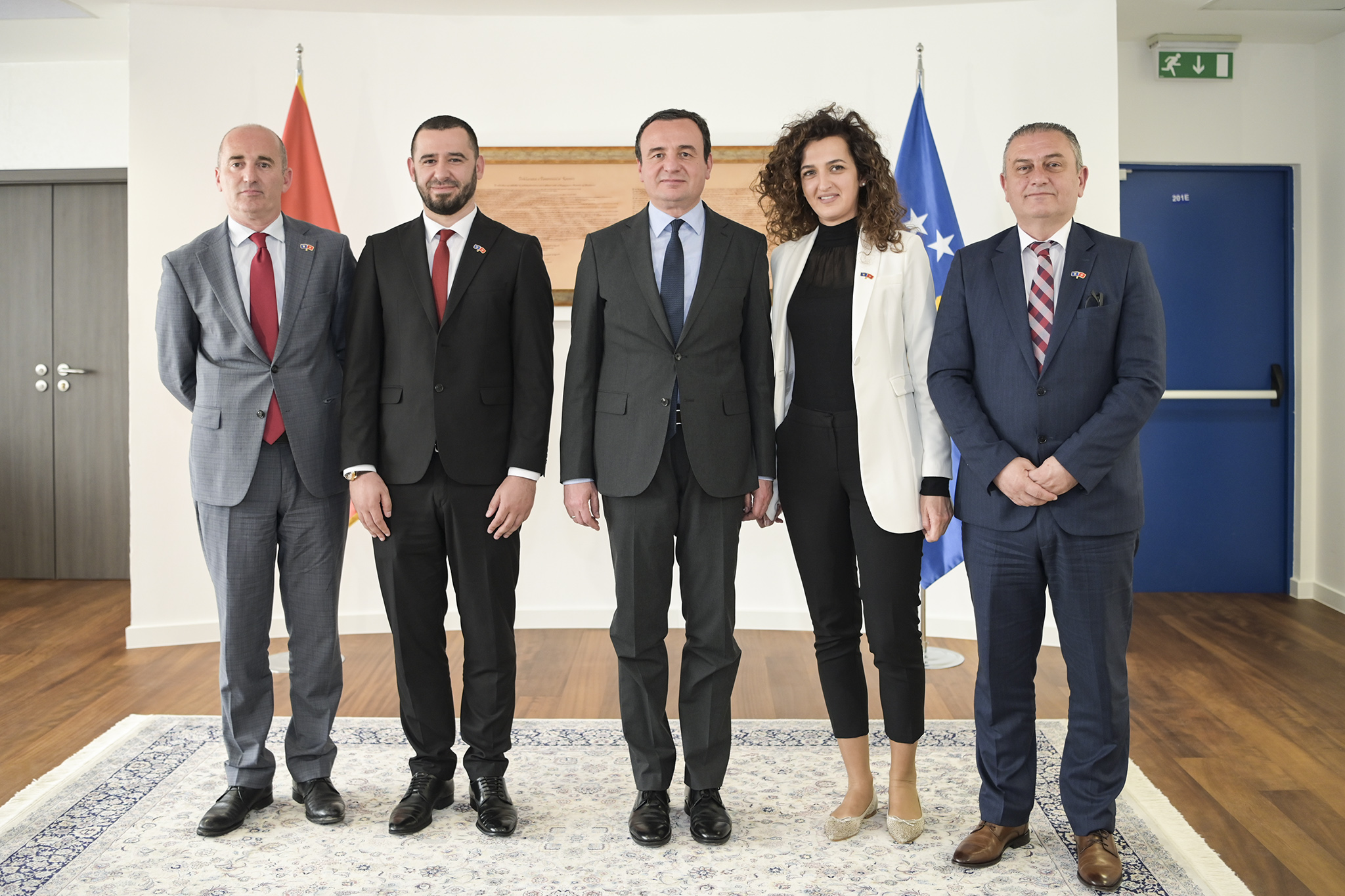 Albin Kurti priti në zyrën e tij një delegacion nga Mali i Zi