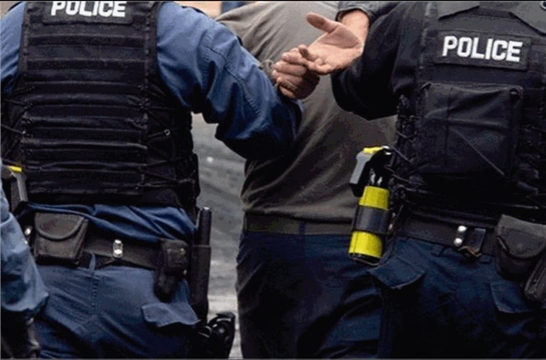Arrestime-policia