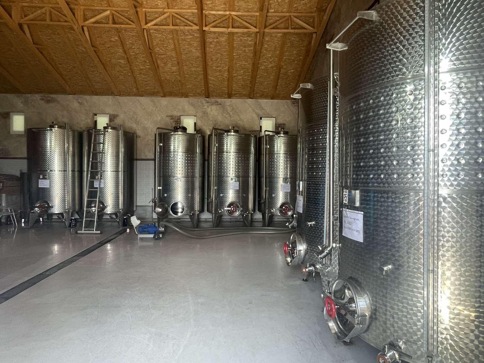 Dogana- Sekuestrohen mbi 35000 litra pije alkoolike të prodhuar pa autorizim
