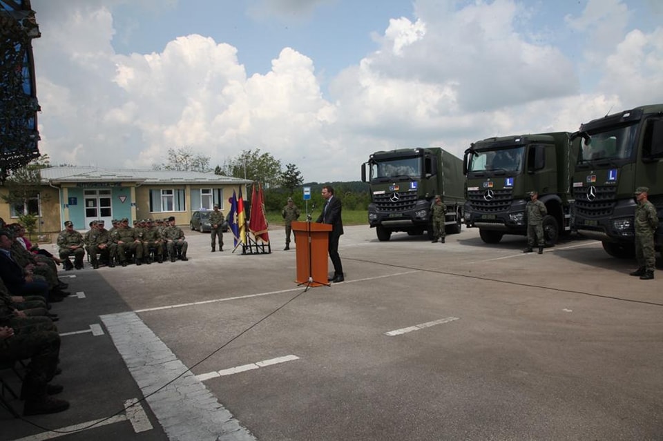 FSK-Komandën e Doktrinës dhe Stërvitjes kanë pranuar tre kamionë të autoshkollës- donacion Gjermania
