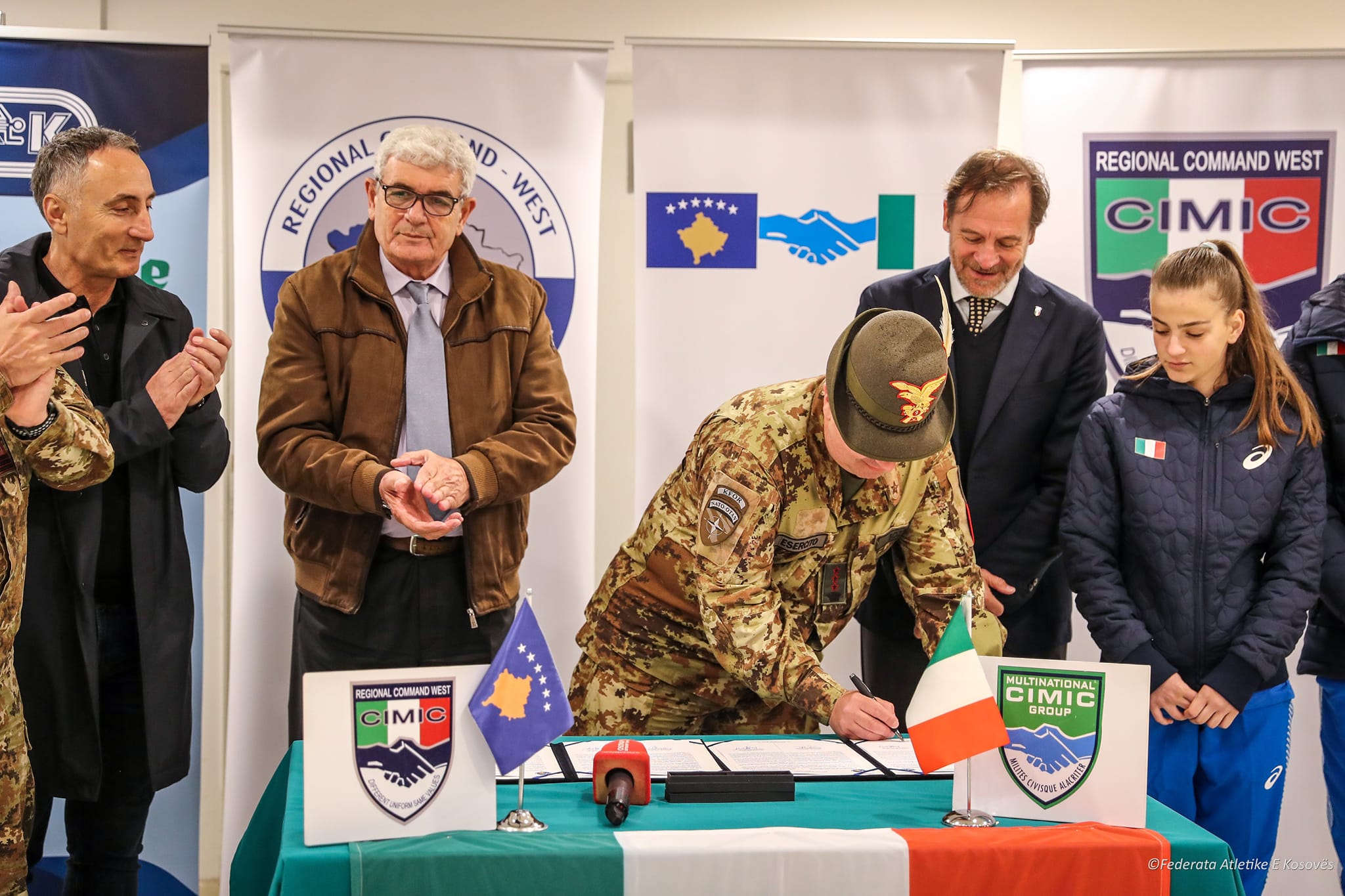 Federata Atletike e Kosovës nënshkruan memorandum bashkëpunimi me Federatën Atletike të Italisë