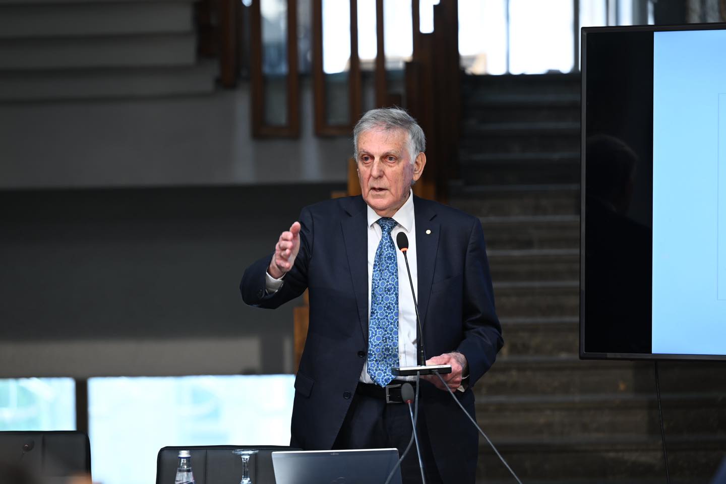 Profesor dr. Dan Shechtman nga Izraeli, fitues i Çmimit Nobel në Kimi.