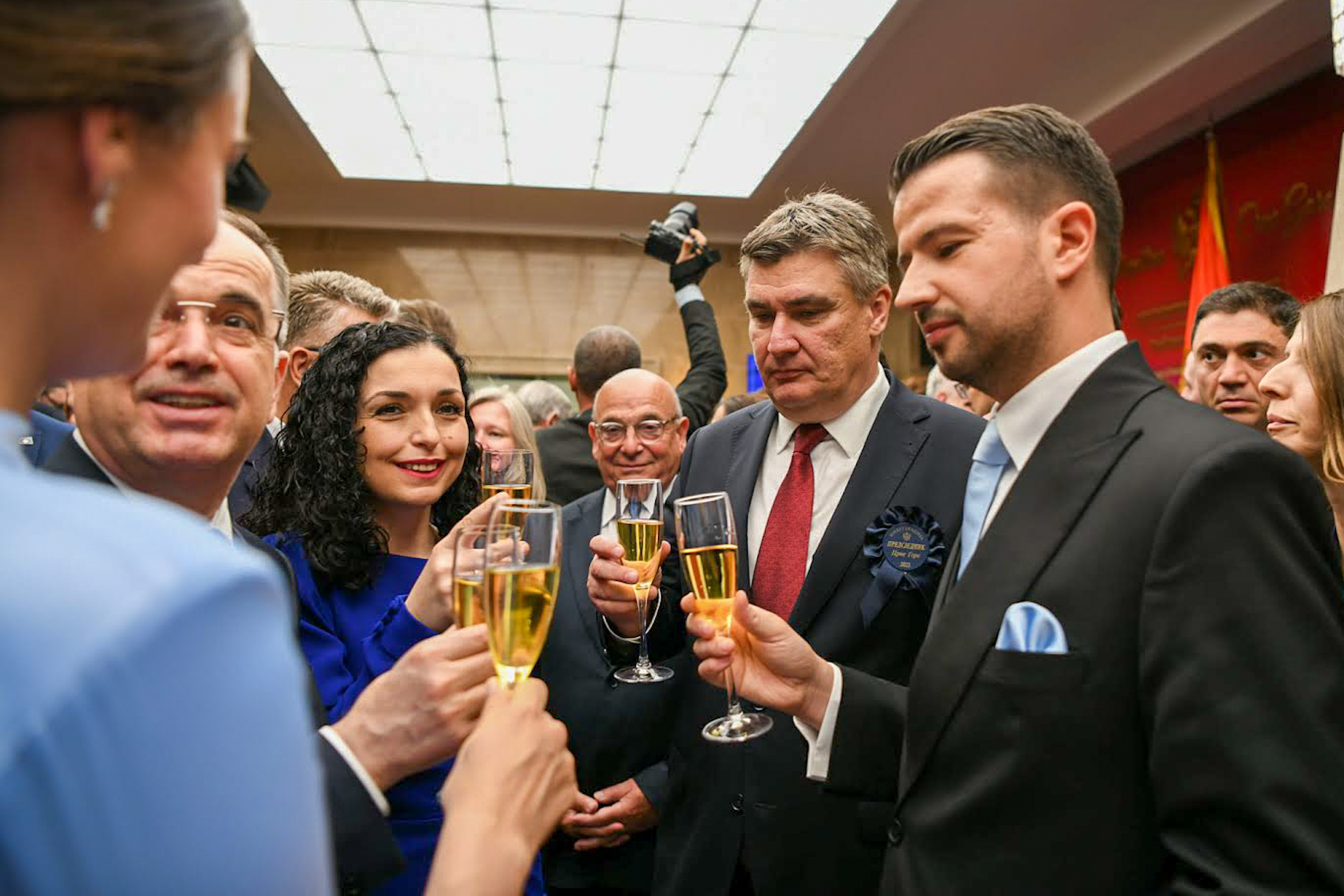 Vjosa Osmani mori pjesë në inaugurimin e presidentit të ri të Malit të Zi, Jakov Milatović