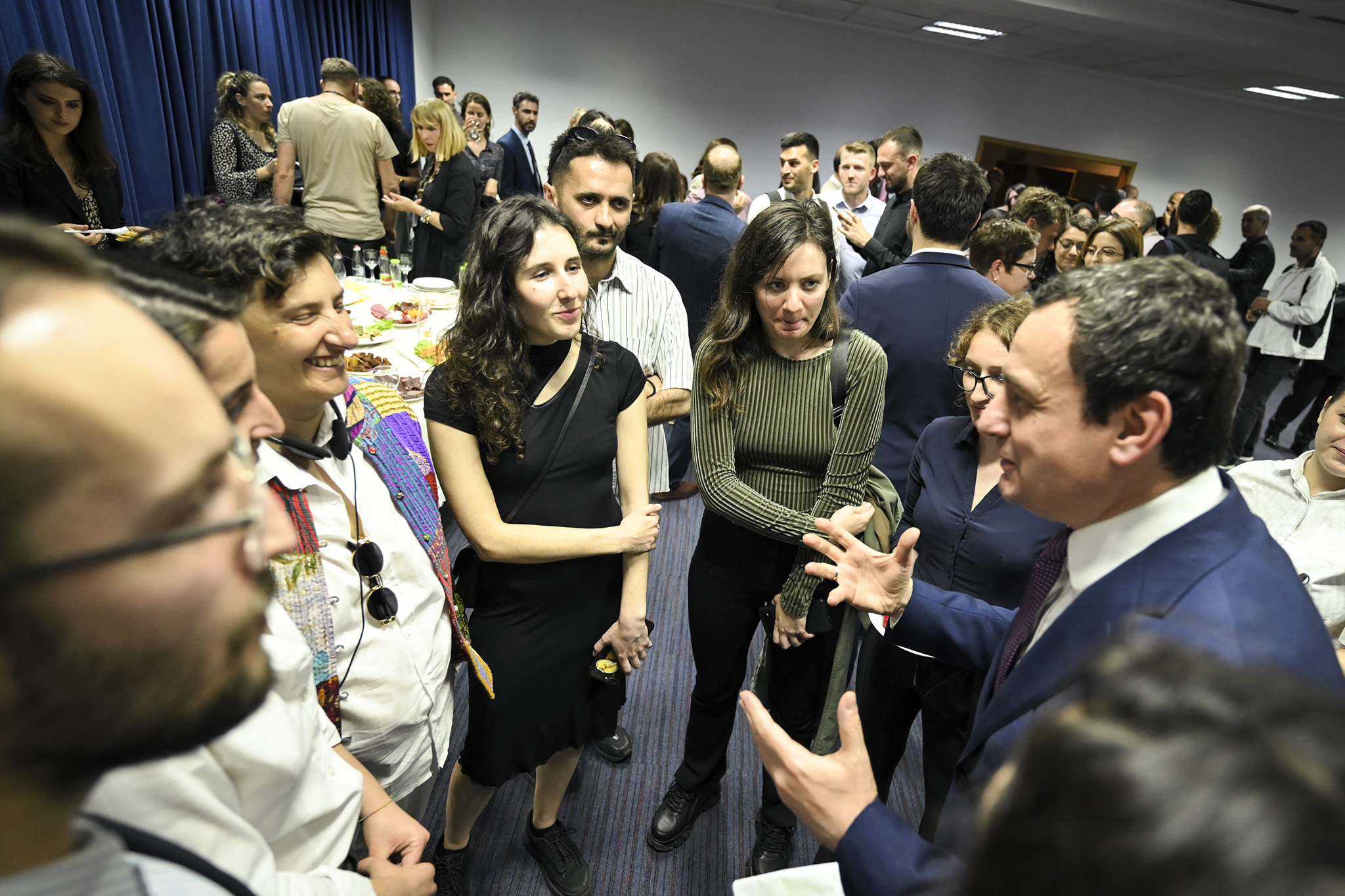 Albin Kurti merr pjesë në ceremoninë e hapjes së Javës së Krenarisë, me moton “T’du qashtu qysh je!”