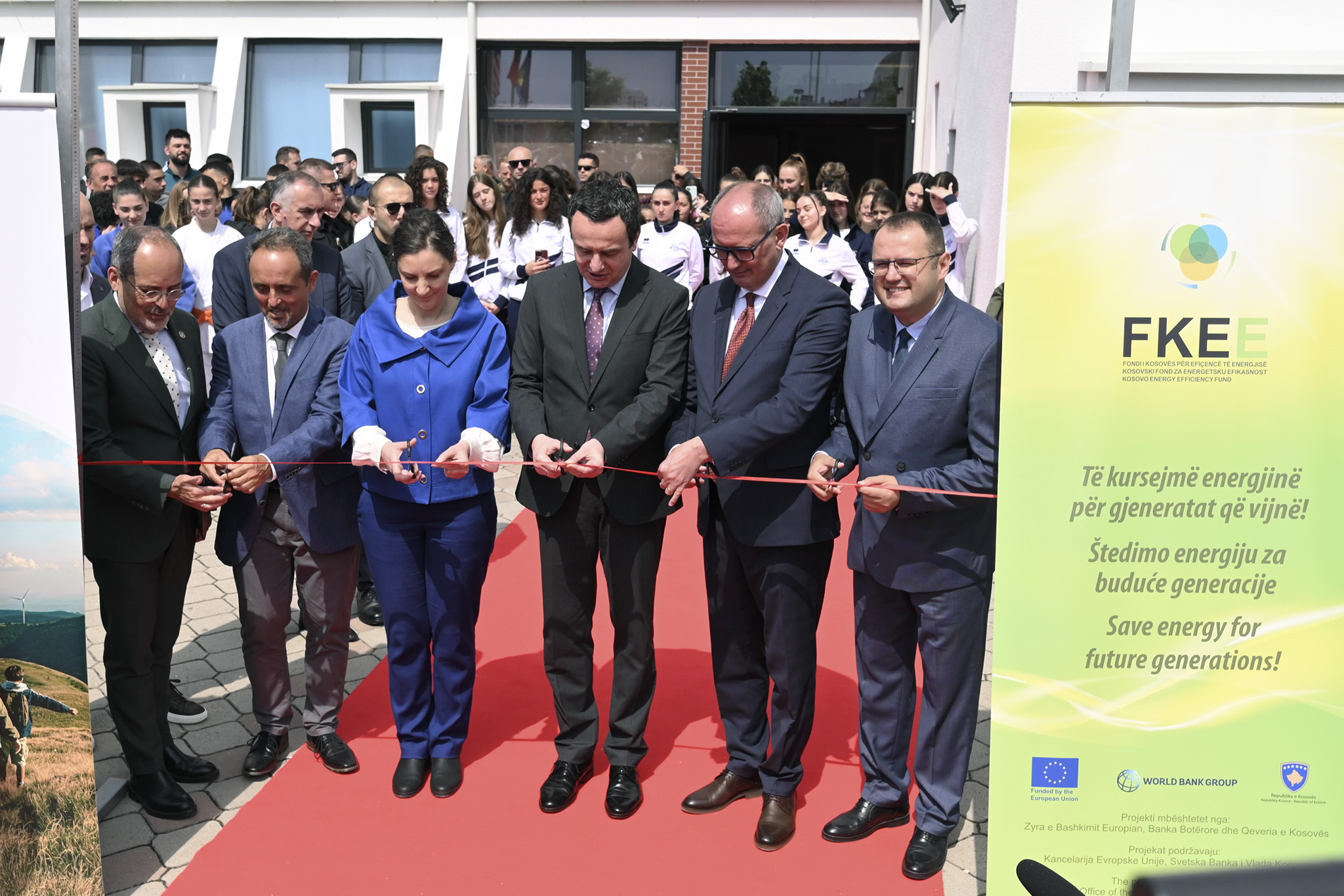 Albin Kurti merr pjesë në inaugurimin e projektit të zbatimit të masave të efiçiencës së energjisë në Sallën e Sporteve “Bill Clinton”, Ferizaj