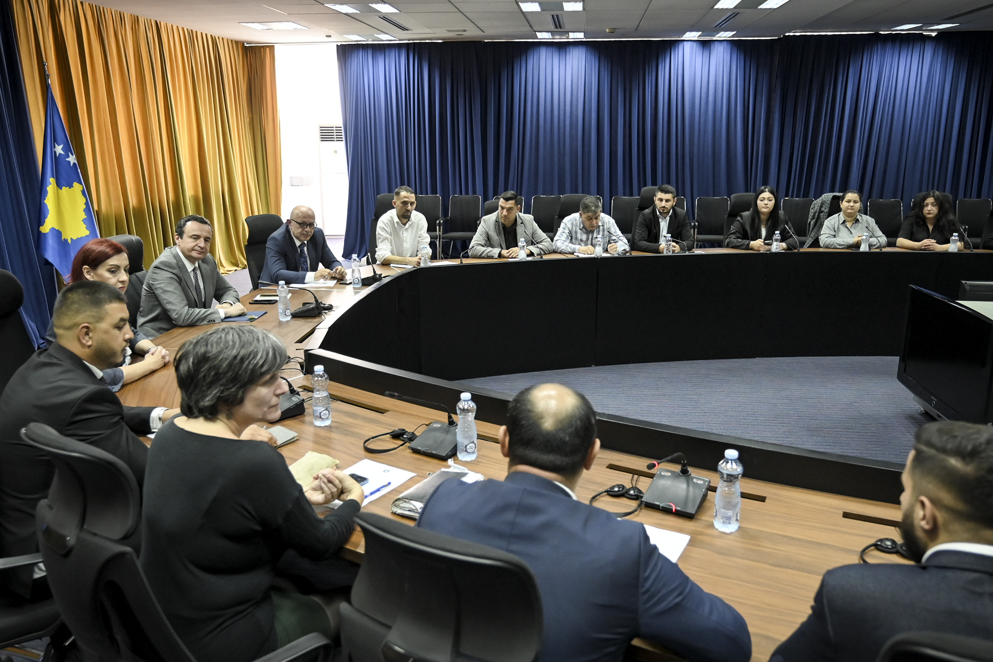 Albin Kurti-tryeza e rrumbullakët organizuar nga Zyra për Çështje të Komuniteteve