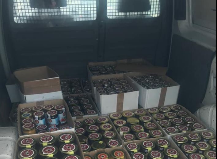 Arrestohen gjashtë të dyshuar dhe konfiskohen artikuj të dëmshëm ushqimorë