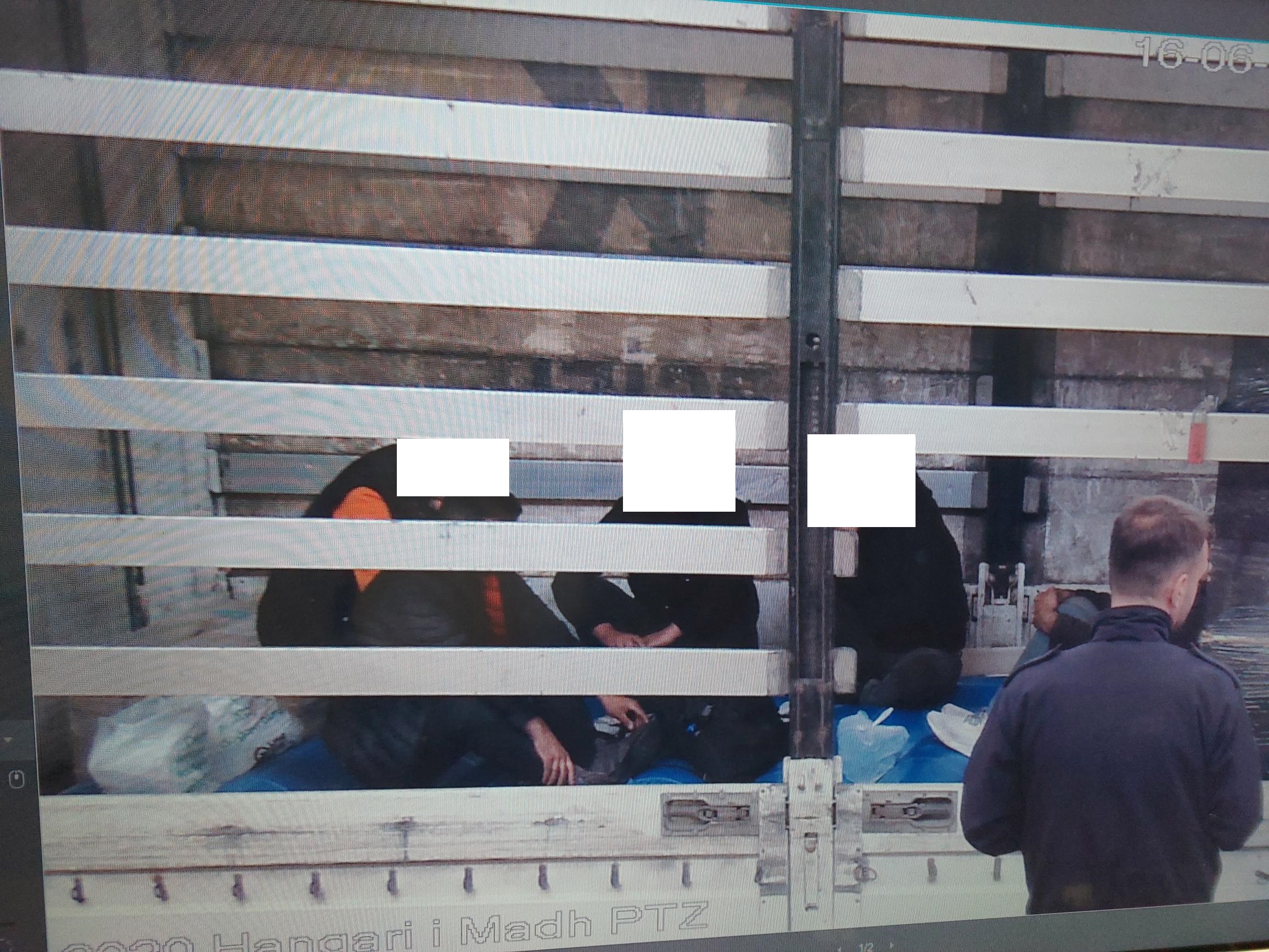 Dogana- Gjenden pesë emigrantë ilegal në një kamion të mallrave