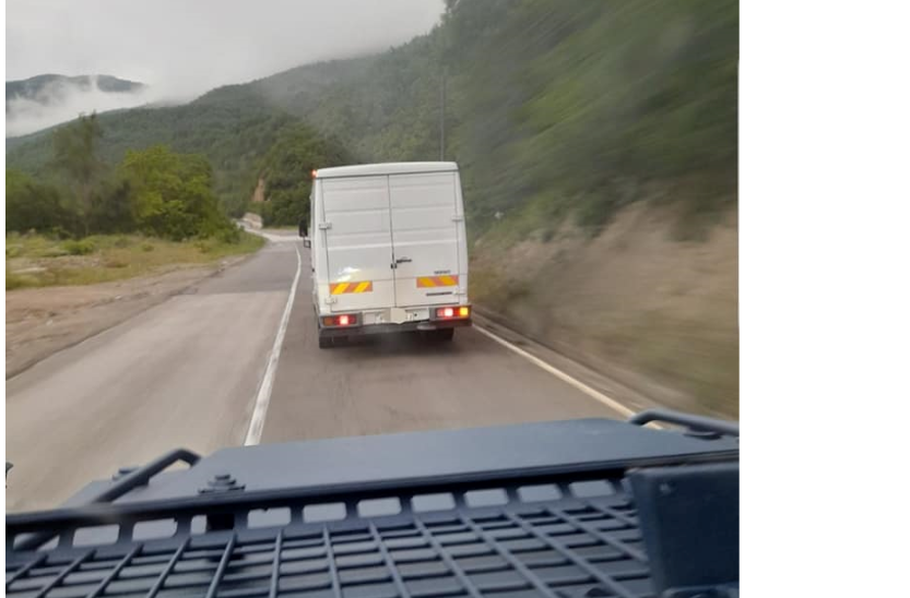Njësia kufitare e Policisë së Kosovës arreston një person duke transportuar mish përmes rrugëve ilegale në hyrje të Leposaviqit