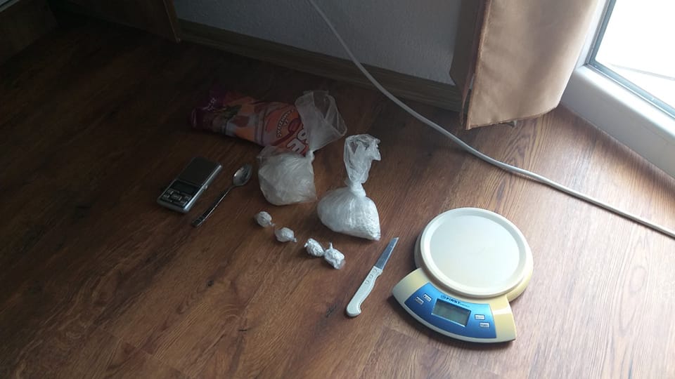 Policia konfiskon 220 gramë kokainë dhe arreston një të dyshuar
