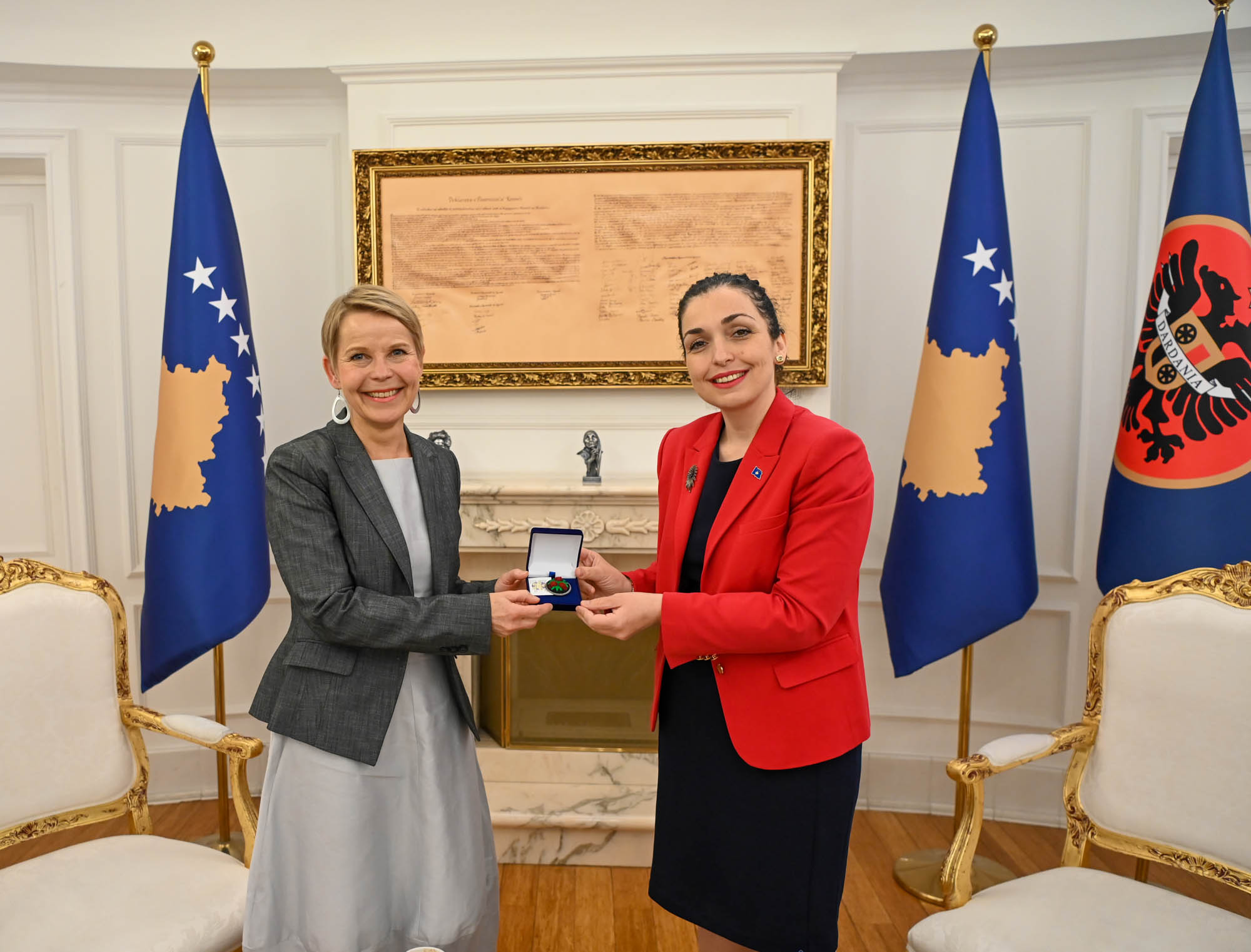 Vjosa Osmani-Maria Suokko