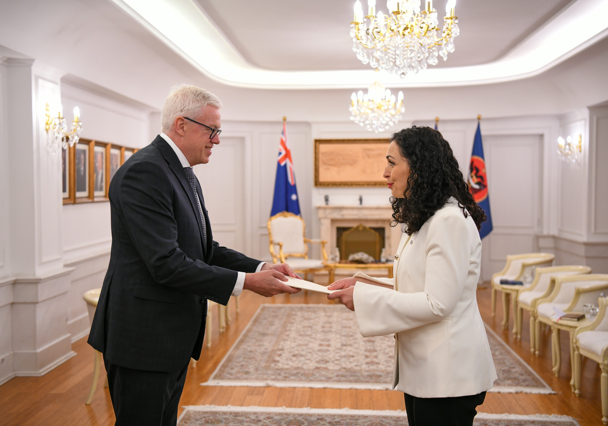Vjosa Osmani pranoi letrat kredenciale nga ambasadori i ri i Australisë, Richard Rodgers