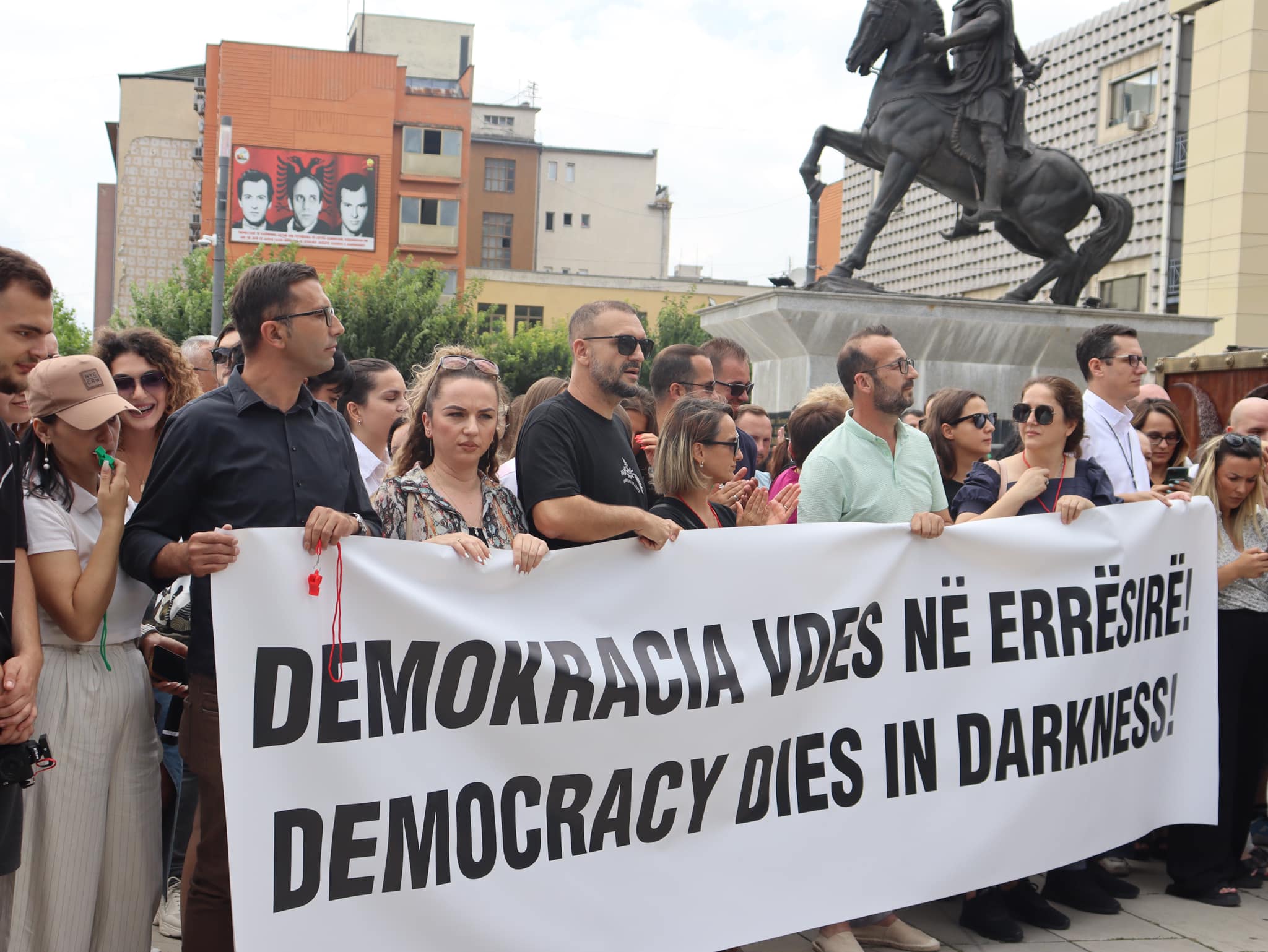 AGK-Protesta per Klan Kosoven