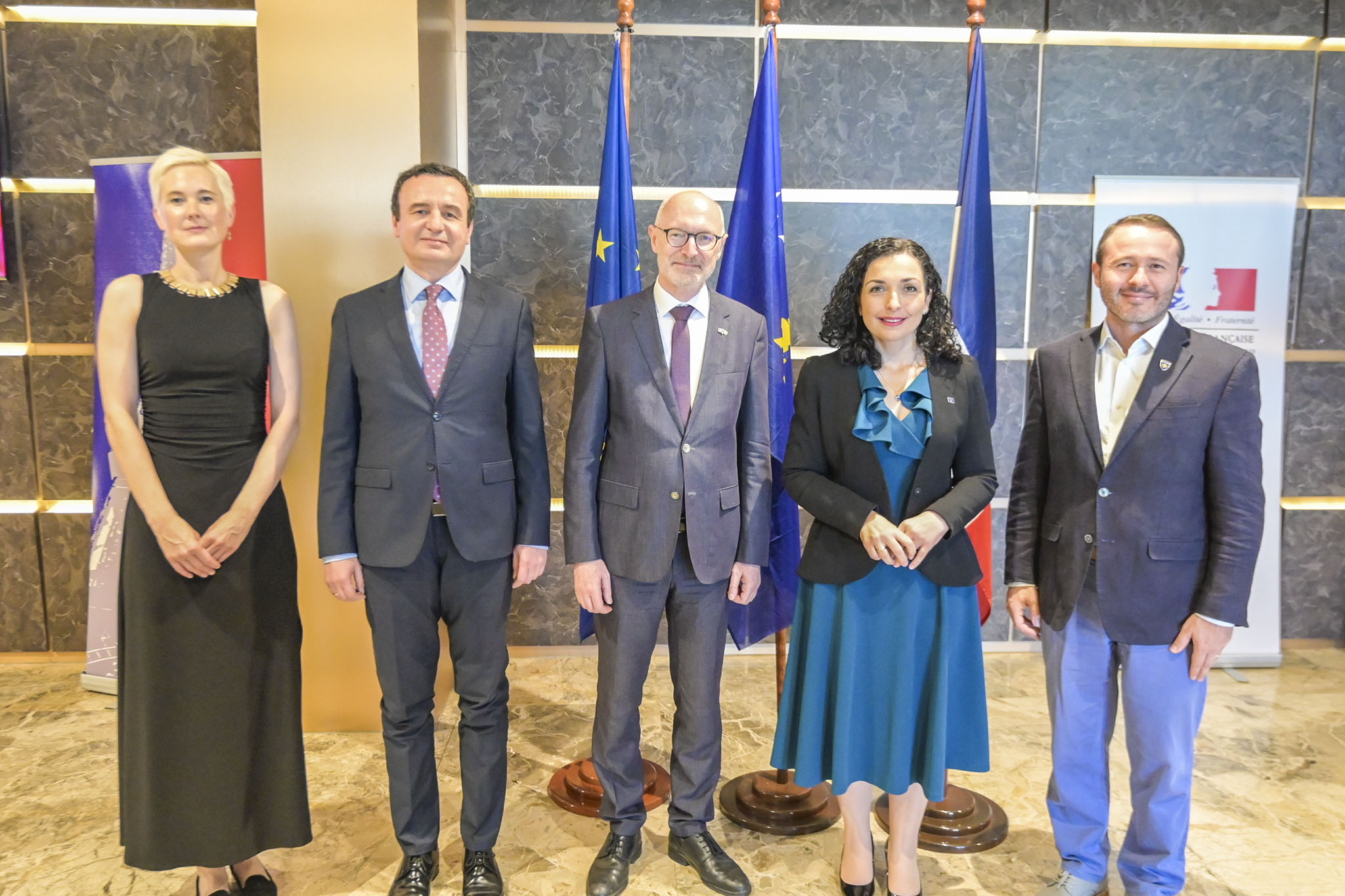 Albin Kurti merr pjesë në pritjen e organizuar me rastin e Ditës Kombëtare të Republikës së Francës