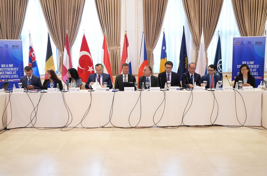 Mbahen prezantimet e Bankës Botërore dhe Fondi Monetar Ndërkombëtar në Prishtinë