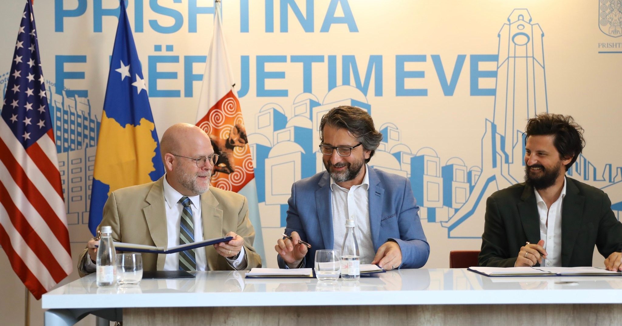 Perparim Rama-Jeffrey Hovenier-Leutrim Fishekqiu, nënshkruajne marrëveshjen e bashkëpunimit