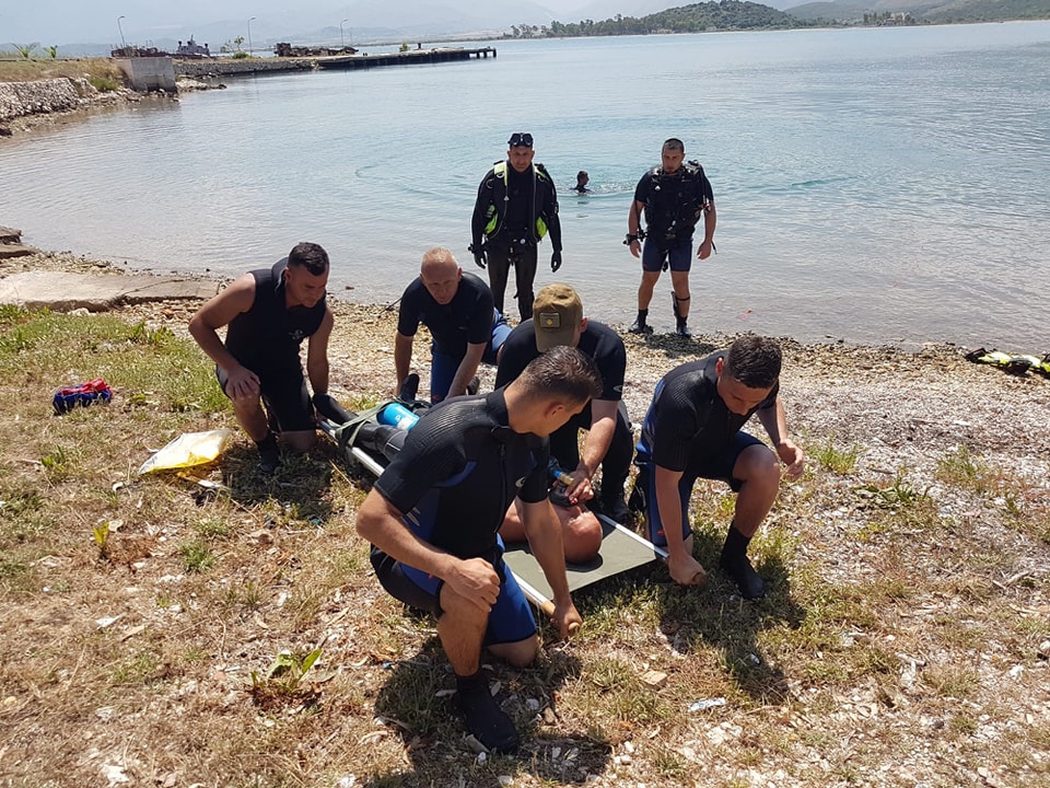 Mehaj: Pjesëtarët e Njësisë së Kërkim-Shpëtimit të FSK po marrin pjesë në trajnimin e zhytjes në Bazën Detare të Vlorës
