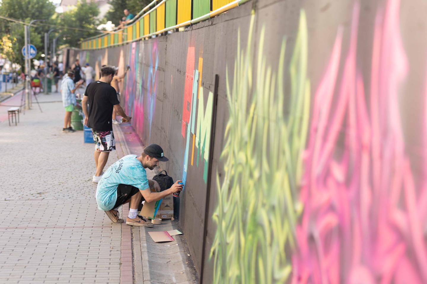 Rruga B po gjallërohet me ngjyrat e shumta nga grafitet e muralet