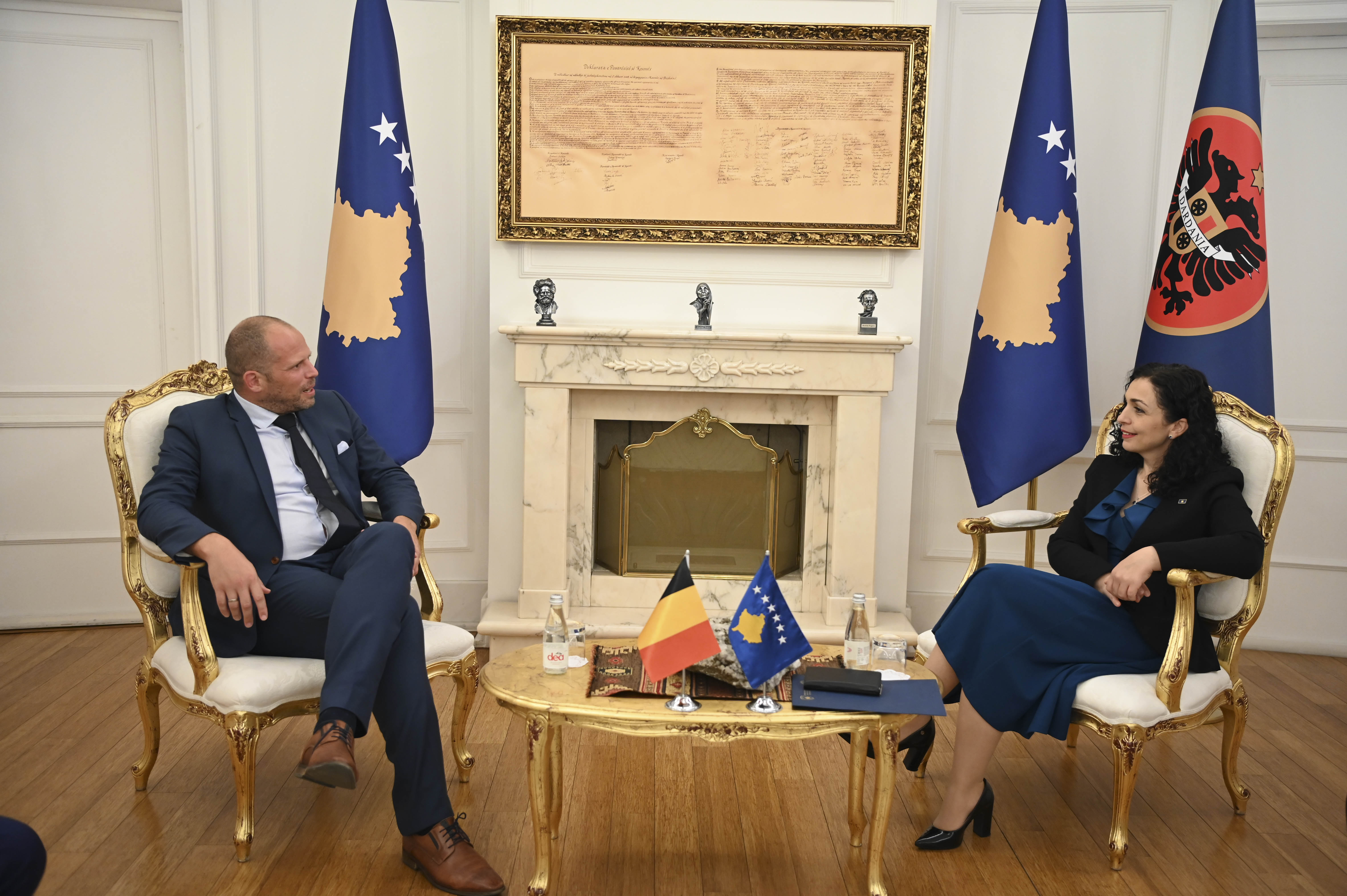 Vjosa Osmani-Theo Francken